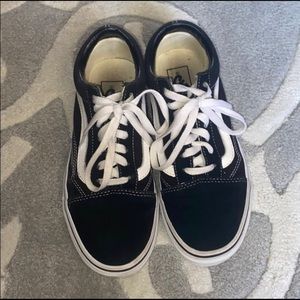 Old school black and white vans comes with box